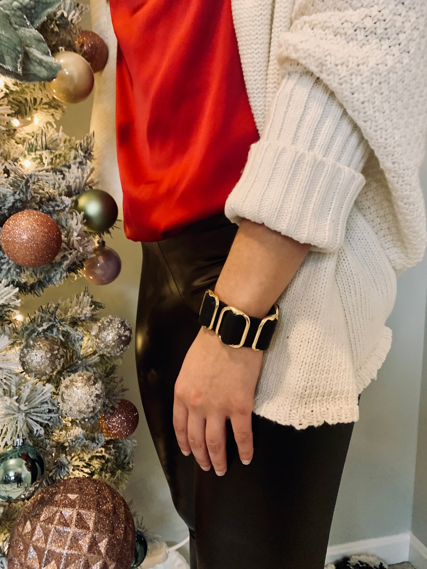 Fancy Cuff Bracelet - Black/Gold